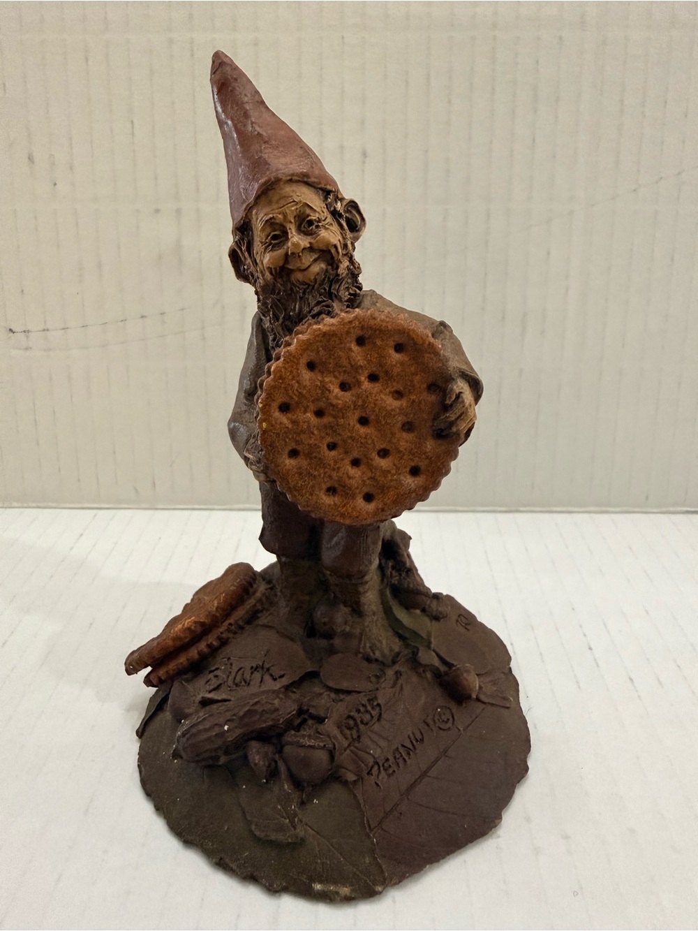 Vintage 1985 Tom Clark Gnome Figurine
Holding Cracker, Peanut Base, signed